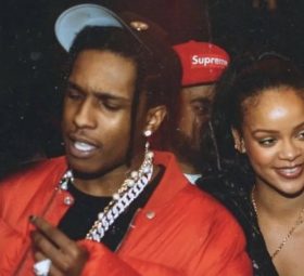 Rihanna & ASAP Rocky Confirms Pregnancy Shares Cute Baby Bump Photos 4
