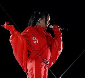 Rihanna Pregnant With 2nd Child Show Baby Bump At Super Bowl Halftime Show 2