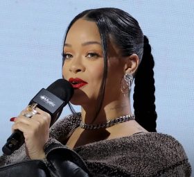 Rihanna Says ‘It’s Only Fair’ She Go On Tour After Delivering New Music 4